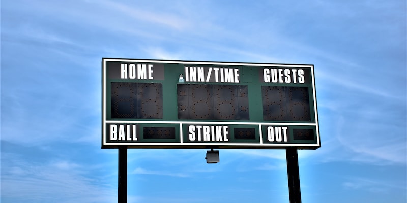 Ile inningów stanowi pierwszą połowę gry w baseball?
